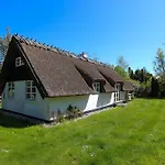 Thatched Near And Protected Nature Ferienhaus