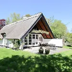 Ferienhaus Thatched Near And Protected Nature