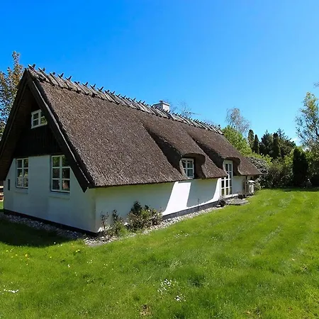 Thatched Near And Protected Nature Ferienhaus