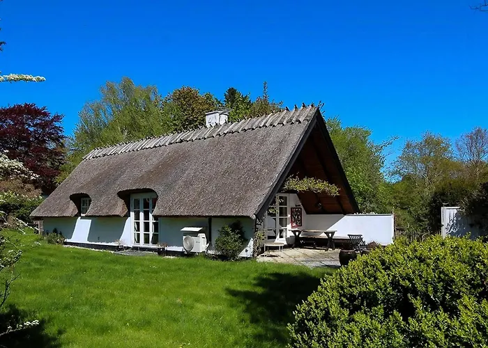 بيت للعطل Thatched Near And Protected Nature