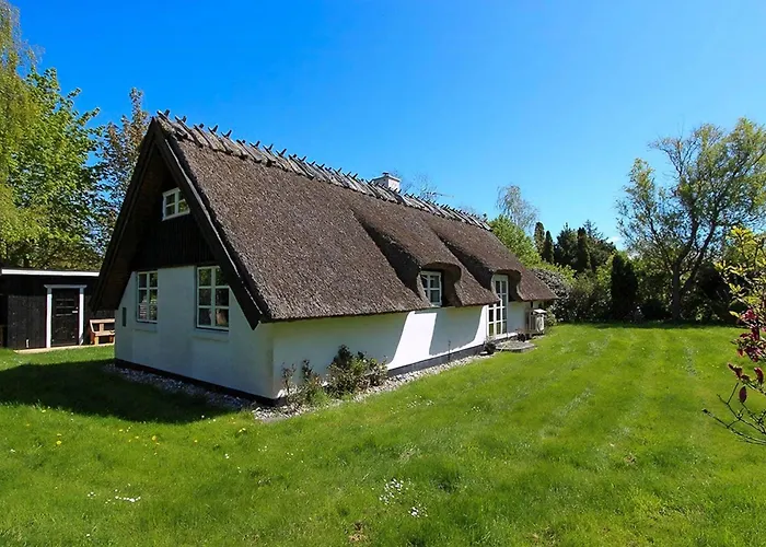 Thatched Near And Protected Nature بيت للعطل