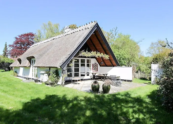 بيت للعطل Thatched Near And Protected Nature